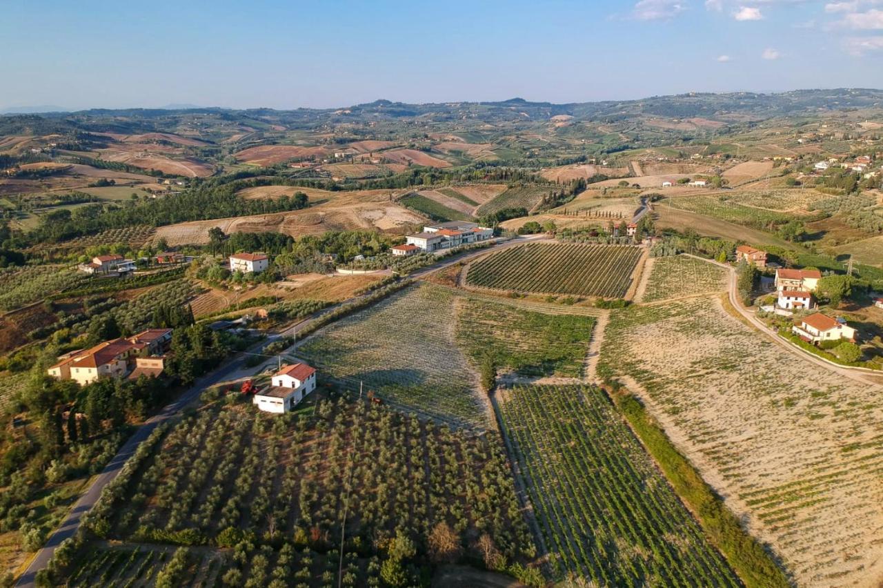 Agricamping Poggio Ai Pini Wine Camping Certaldo Buitenkant foto