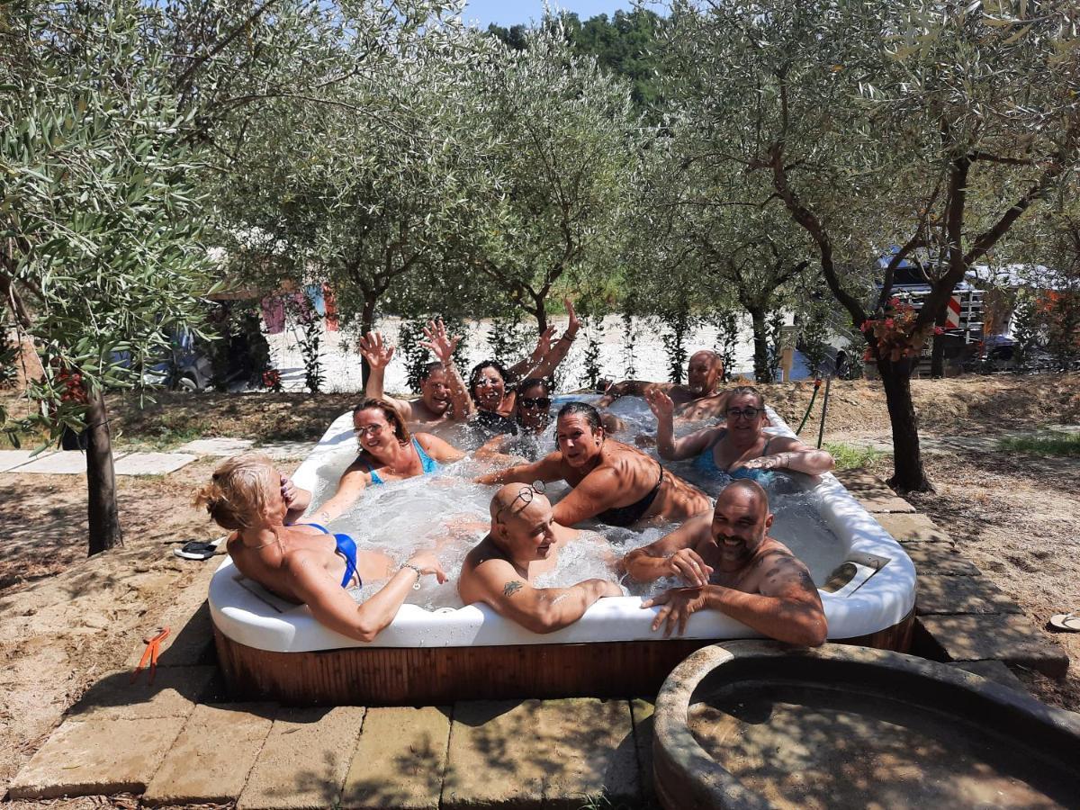 Agricamping Poggio Ai Pini Wine Camping Certaldo Buitenkant foto